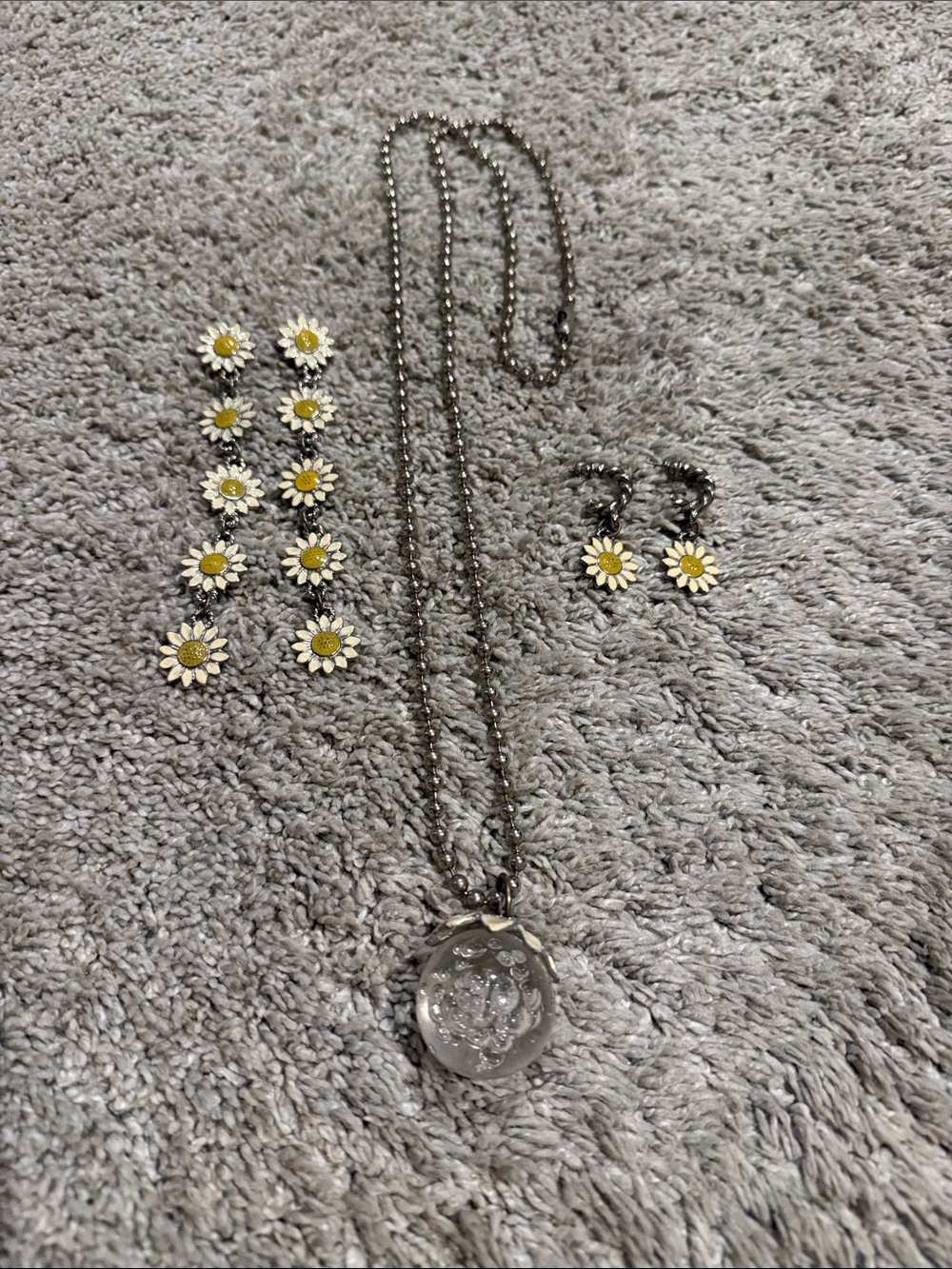 Daisy Pendant Necklace and Earring Set - Yellow & White